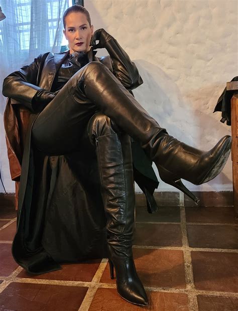 boot slave femdom